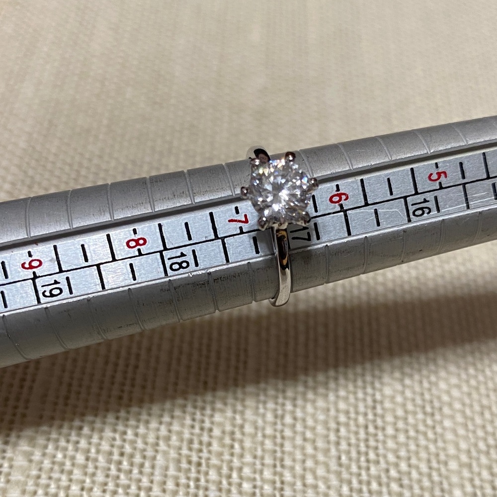 Six prong cubic zirconia silver metal ring size 6 3/4